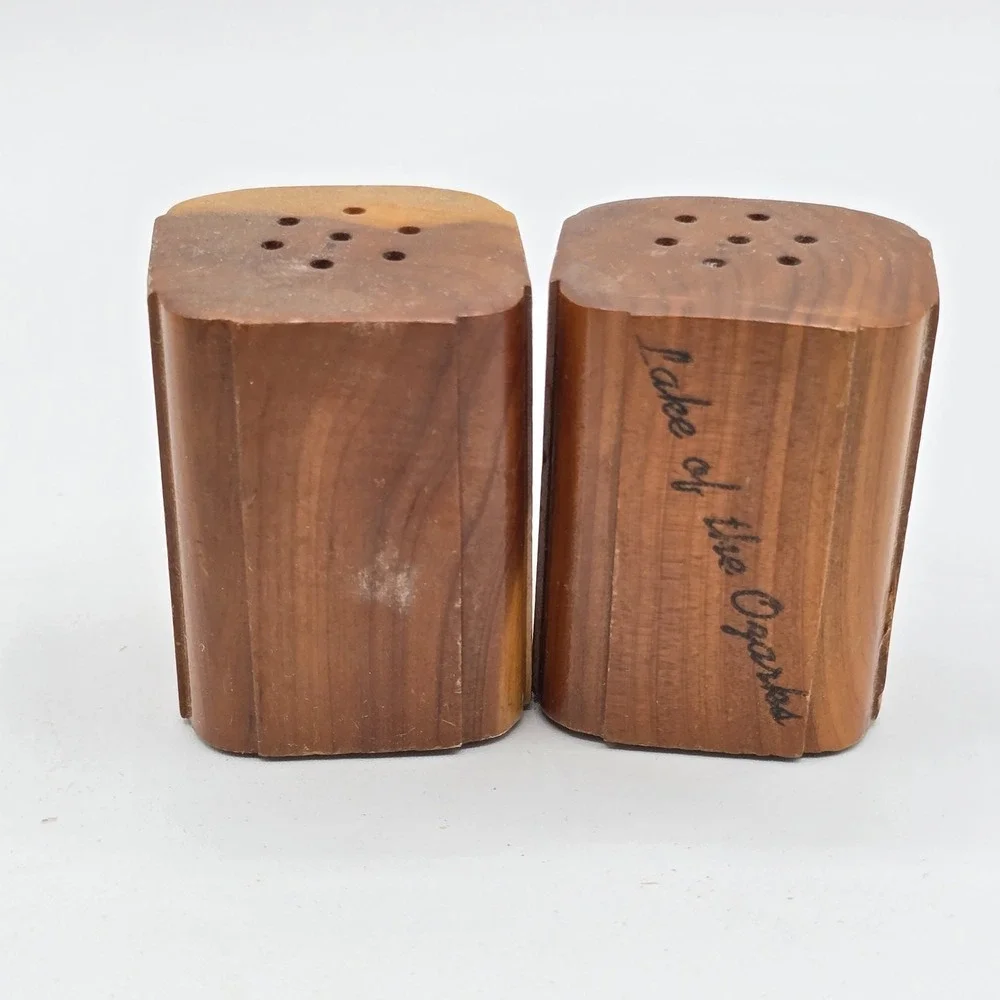 Vtg Little Brown Wooden Salt & Pepper Shaker Set Rustic Farmhouse Country Ozarks